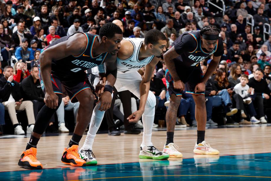 kaiyun sports-文班亚马21+17杜伦25+14 马刺击败活塞9连胜