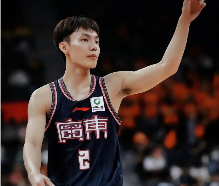 开云娱乐-11投全中！15岁2.07米新星来袭，朱芳雨盯了三年的孩子，正在长大